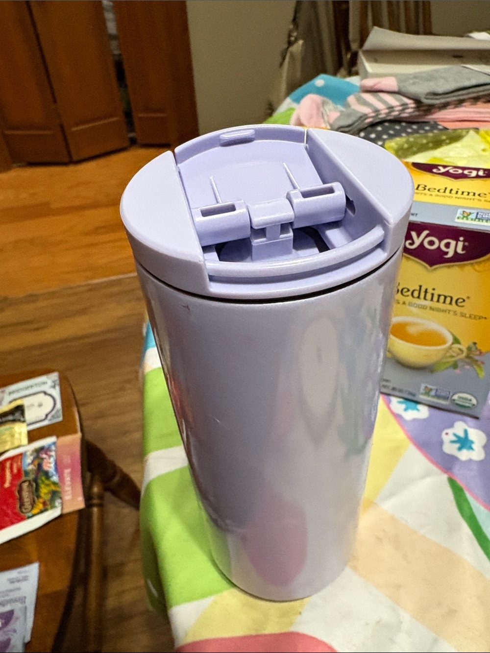 Starbucks cup with yogi tea bags in beige containers. Tea bags in container. - Picture 8 of 16